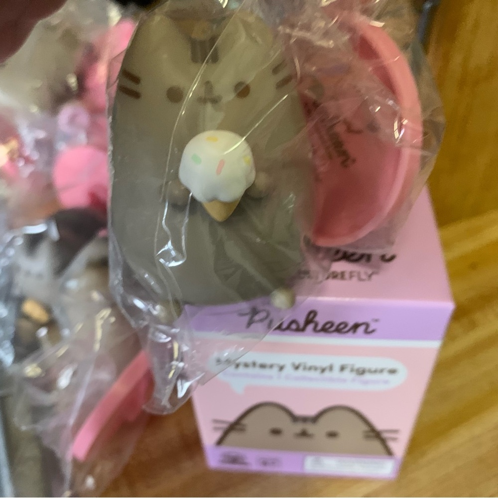 Pusheen Gray Vinyl Figure with Ice Cream